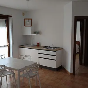 appartamento-bianco-peschiera-del-garda.hotelinveneto.com/